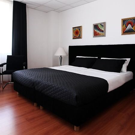 هاتفان Sos Motel الغرفة الصورة
