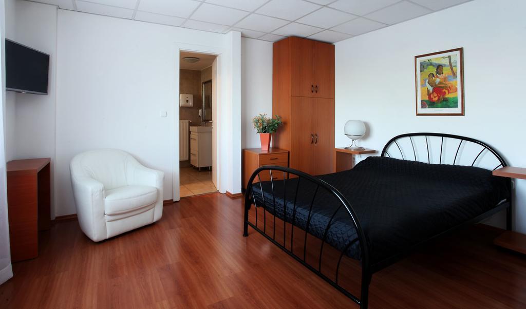 هاتفان Sos Motel الغرفة الصورة