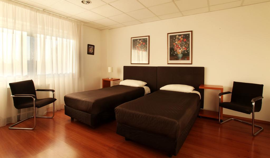 هاتفان Sos Motel الغرفة الصورة