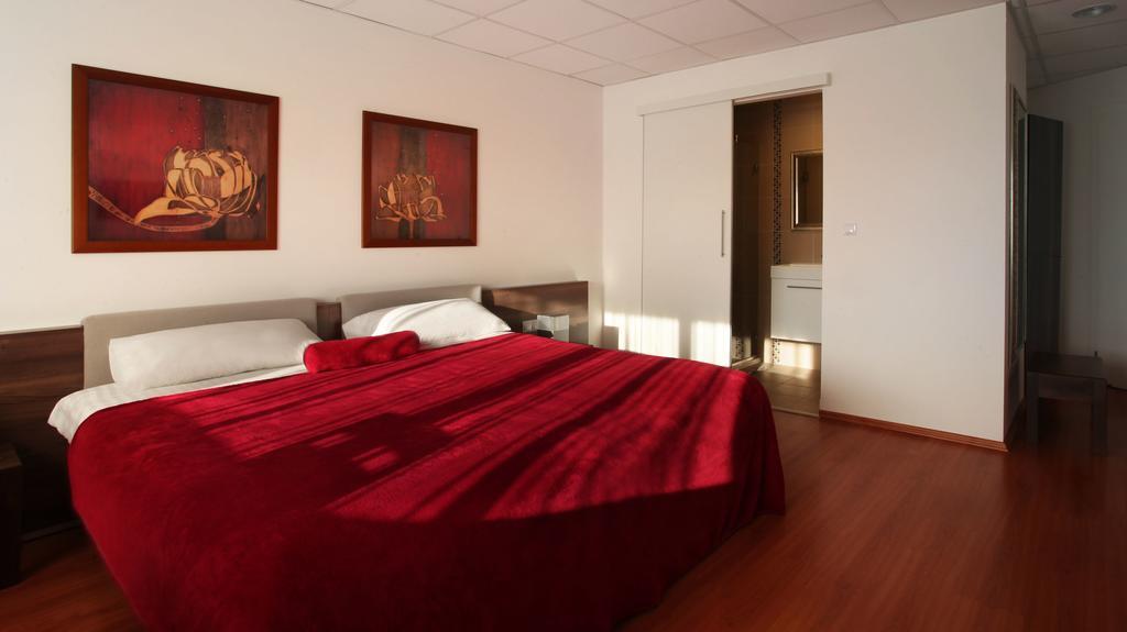 هاتفان Sos Motel الغرفة الصورة