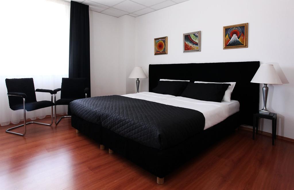 هاتفان Sos Motel الغرفة الصورة