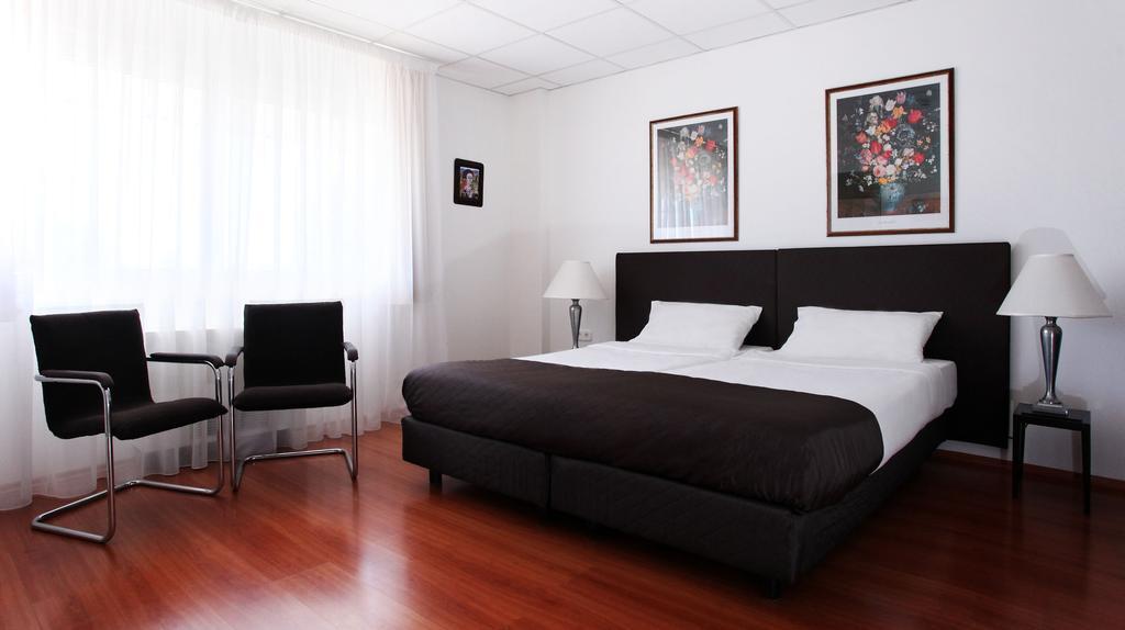 هاتفان Sos Motel الغرفة الصورة